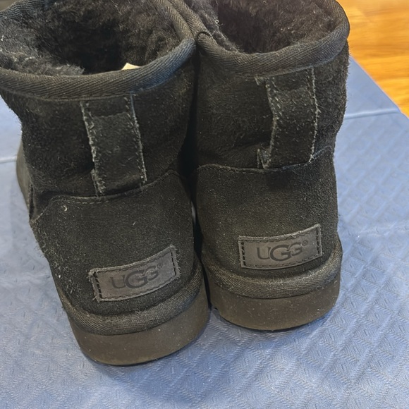 Ugg classic mini boot - Picture 2 of 3